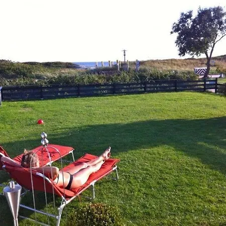 Nur-100-Meter-Vom-Strand-Entfernt-Haus-Strandperle-Mit-Garten Feriehus *